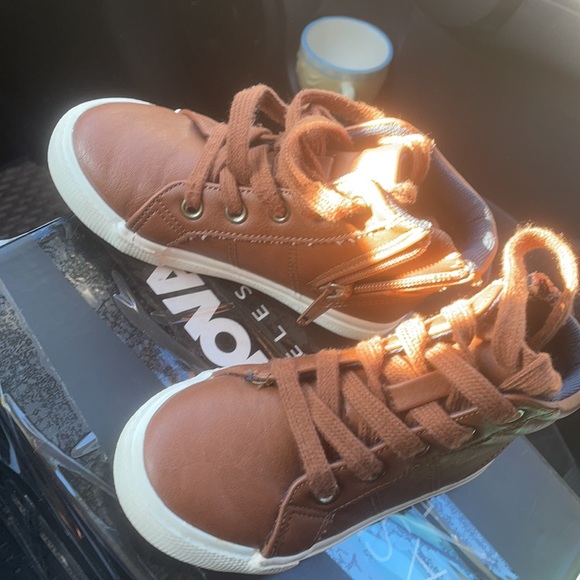 Boys tan shoes - Picture 4 of 4